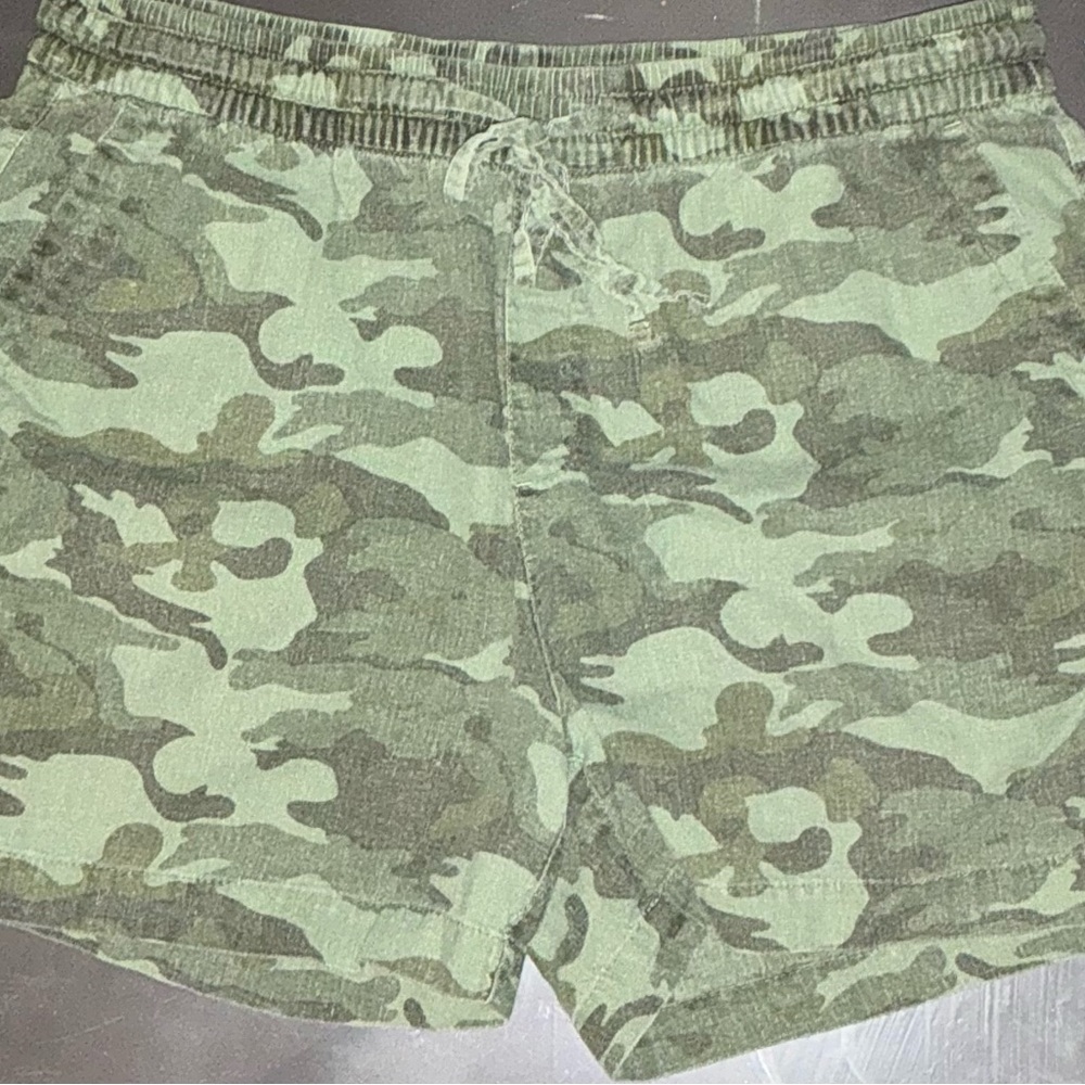 Old Navy Green Camo High Waist Women’s Shorts